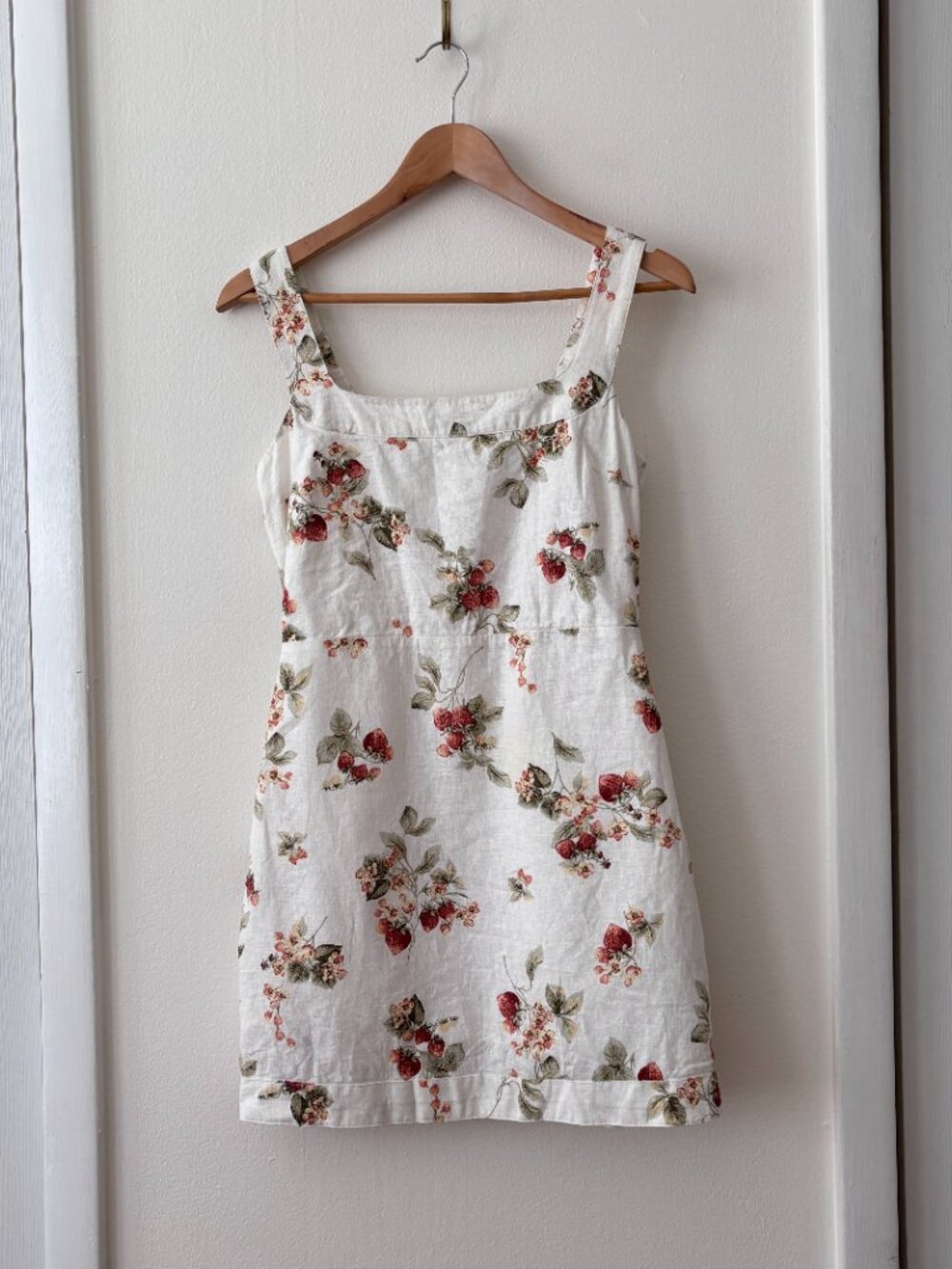 Abercrombie & Fitch Strawberry Print Linen Blend Wide Strap Mini Dress - Picture 3 of 9